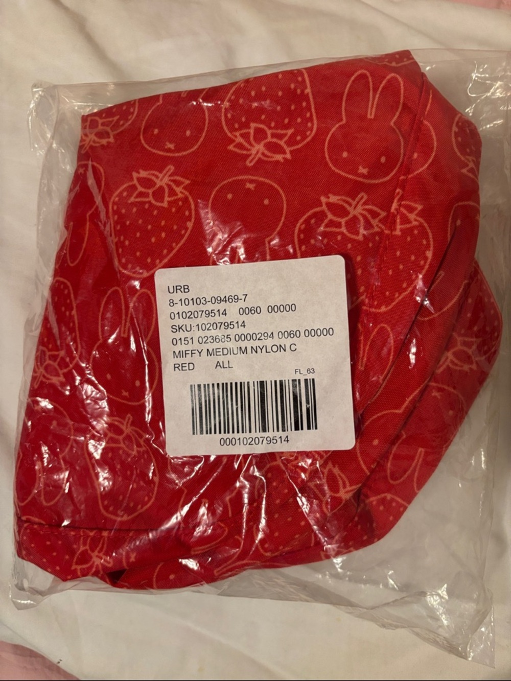 Miffy Medium BAGGU Strawberry Crescent Urban outfitters